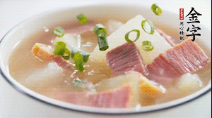 出鍋前撒上蔥花。