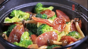 出鍋前加少許鹽、水淀粉即可。