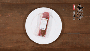 筍剝?nèi)ネ鈿?，切滾刀塊。