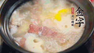 出鍋前加適量鹽調(diào)味，撒香菜點綴就可以啦。