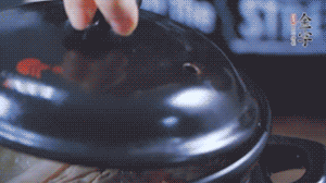 大火煮沸后，小火慢燉1～1.5個小時。