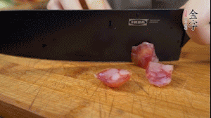 【餡料】3.金字土香腸、香菇切小丁。