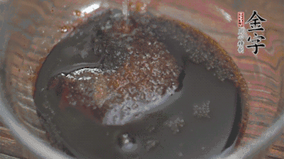 調(diào)配醬汁：耗油、生抽、老抽、糖、鹽、清水?dāng)嚢杈鶆颉?>
					</div>
					<span>步驟 3/5</span>
					<p>調(diào)配醬汁：耗油、生抽、老抽、糖、鹽、清水?dāng)嚢杈鶆颉?/p>
				</li><li>
					<div   id=