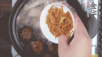 放蟲草花再煮10分鐘。