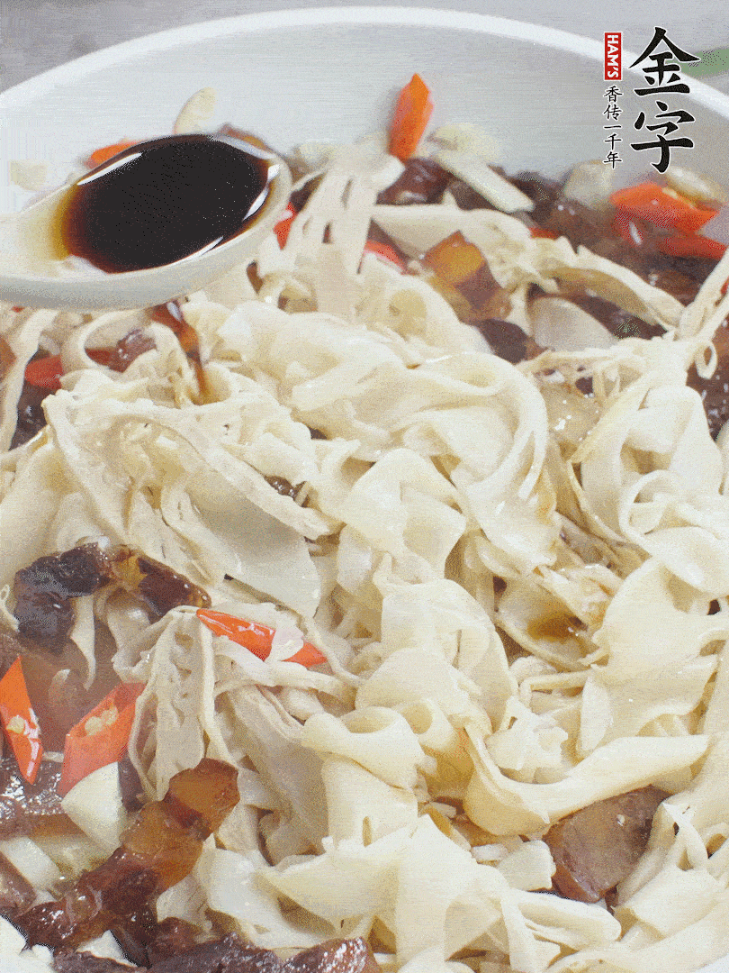 下糯米筍，淋一點生抽、蠔油調(diào)味。