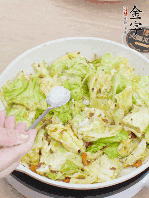 一點(diǎn)鹽、糖調(diào)味。