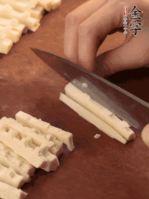 春筍、香菇分別切丁。