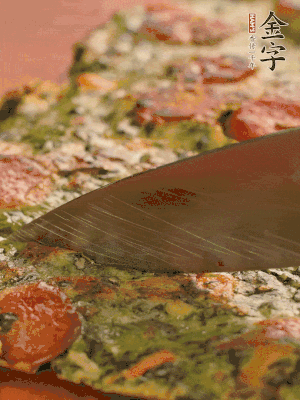 小火煎3分鐘后翻面，蓋蓋兒燜2分鐘。