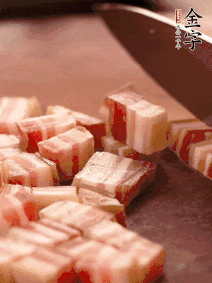 金字淡咸肉切小丁。