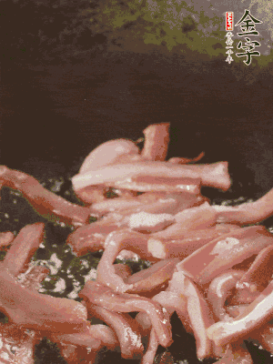 再放豌豆苗翻炒均勻。