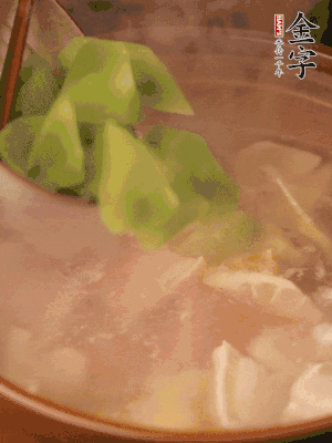 再加入焯水過的百葉結(jié)、萵筍塊燉15-20分鐘。