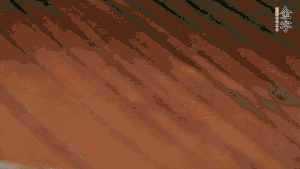 待水沸騰，煮到湯圓浮起，碗中加點(diǎn)豬油、生抽、蔥花就可以了。