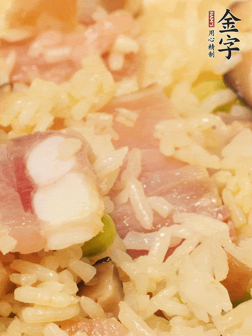 下米飯、蝦米繼續(xù)翻炒