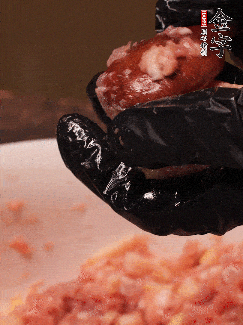 攪拌上勁，15g食用油，再攪拌一下，分成30g小圓球，冰凍1小時