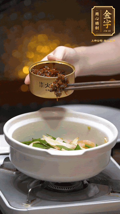 蝦仁、XO醬，猛火翻炒均勻