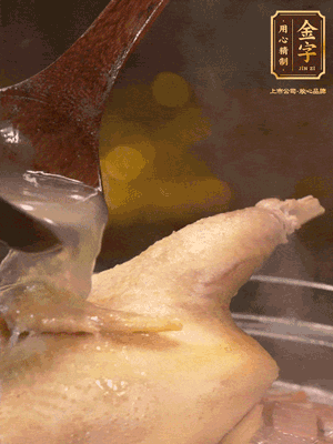 大火燒開后，撇去浮沫。轉小火燉2個小時