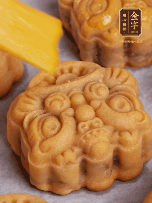 冷卻5分鐘刷上蛋液，160℃再烤10分鐘，回油1晚更香