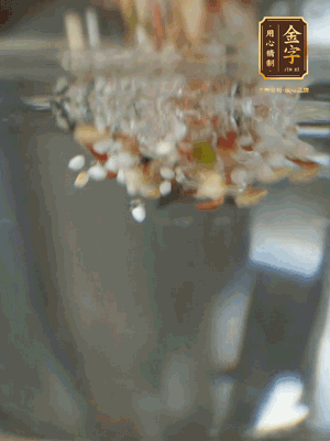 雜糧提前浸泡6小時(shí)，洗凈后下砂鍋