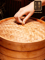 麻辣香腸蒸10分鐘，切成片，蒜苗切斜段，姜蒜干辣椒小米椒切碎