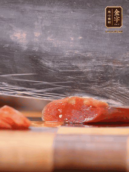 臘腸蒸熟，切片備用