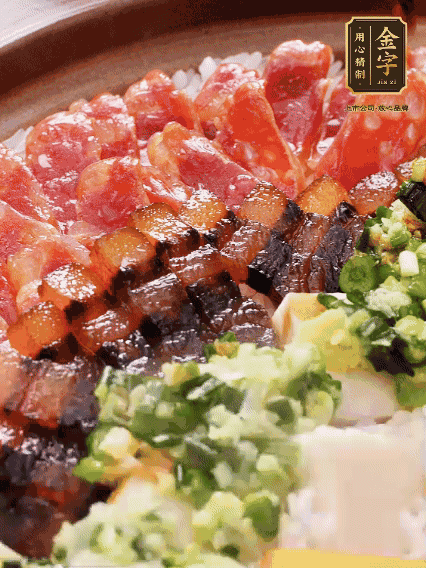 淋上蔥姜醬和少許醬油，攪拌均勻